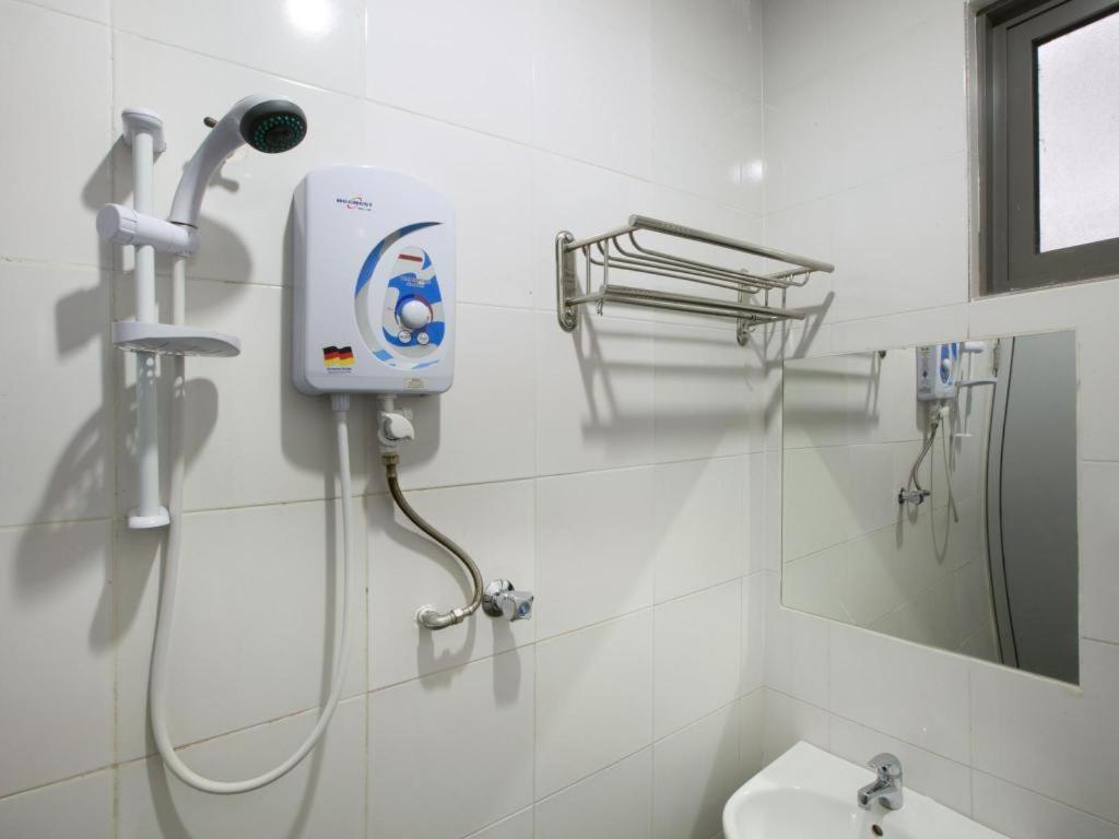 Hotel Zamburger Sungai Besi Kuala Lumpur Exterior photo